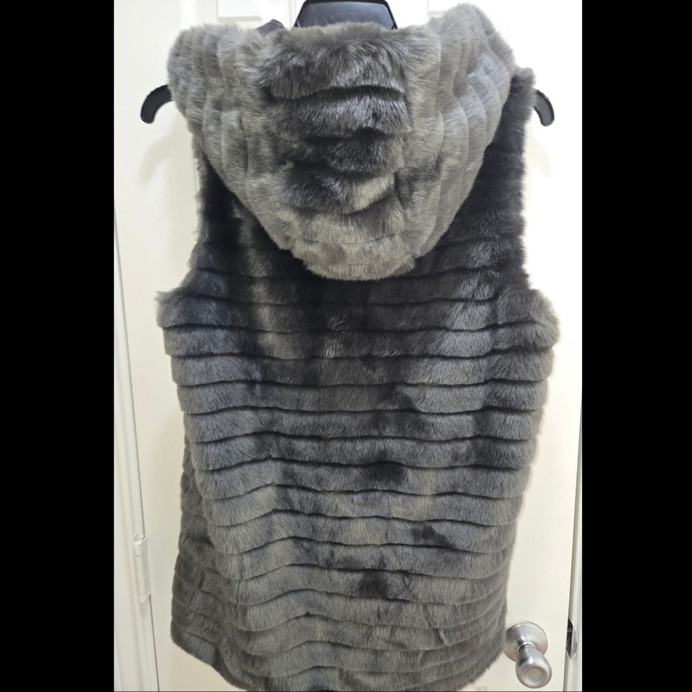 C & C California Dark Gray Faux Fur Vest Buckle Closure Women's Size Large EUC - Picture 3 of 5
